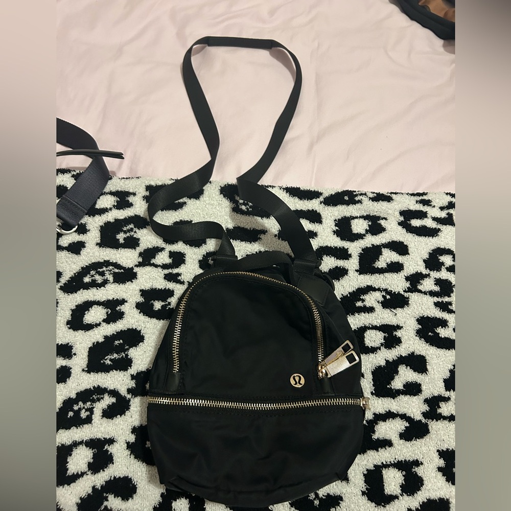 Lululemon crossbody that converts to small backpack,